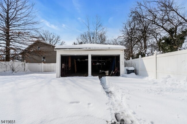 Building Photo - 323 Van Houten Ave