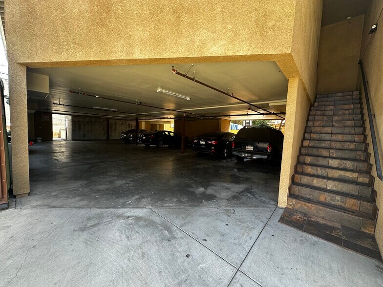 Building Photo - 14233 Tiara St