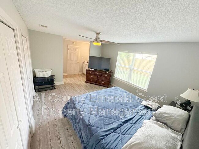 Building Photo - 915 Emily Cir