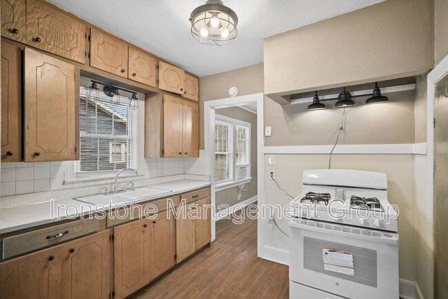 Building Photo - 1412 S Florence Pl