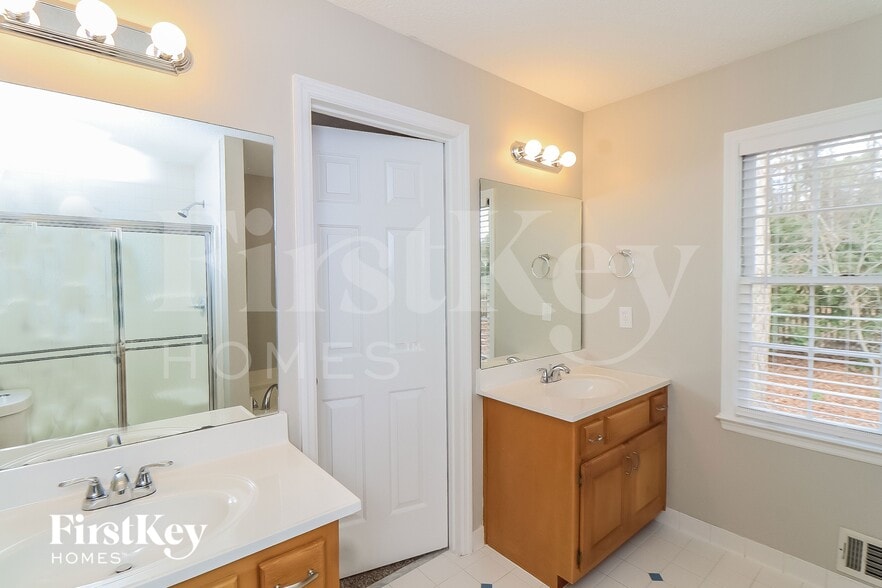 Building Photo - 4814 Westbourne Dr