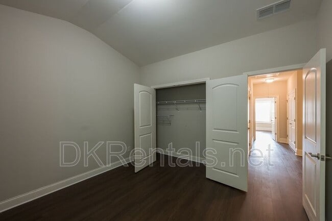 Building Photo - 921 Hickory Leaf Ct SE