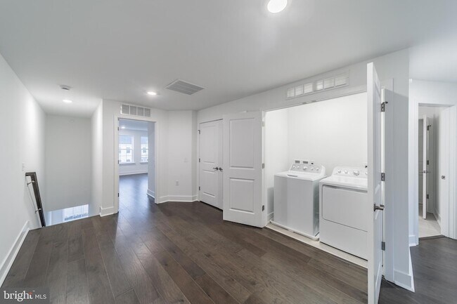 Building Photo - 135 Stoutsburg Blvd