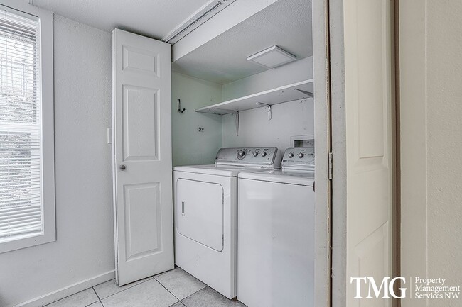 Building Photo - LouderbackPowell