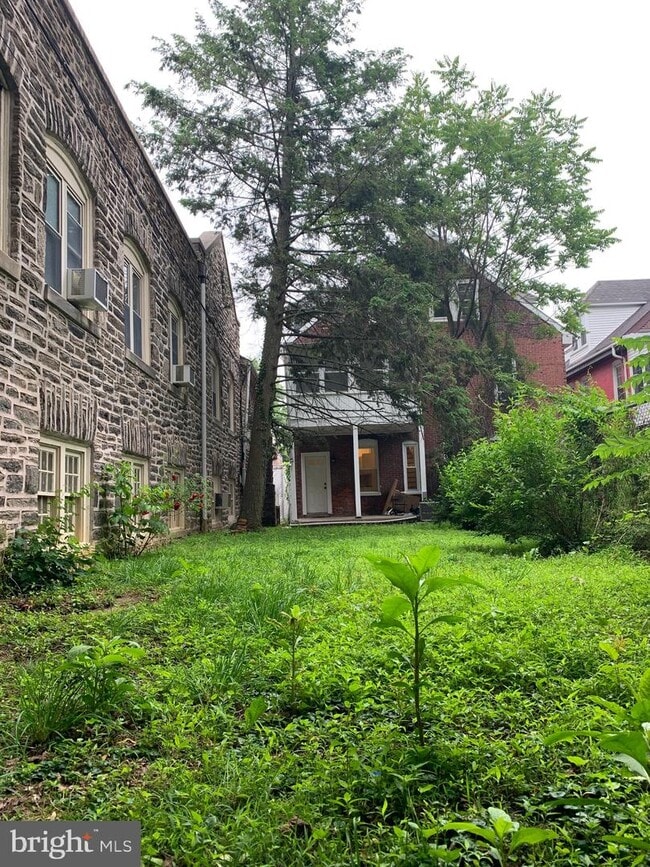 Building Photo - 315 Winona St