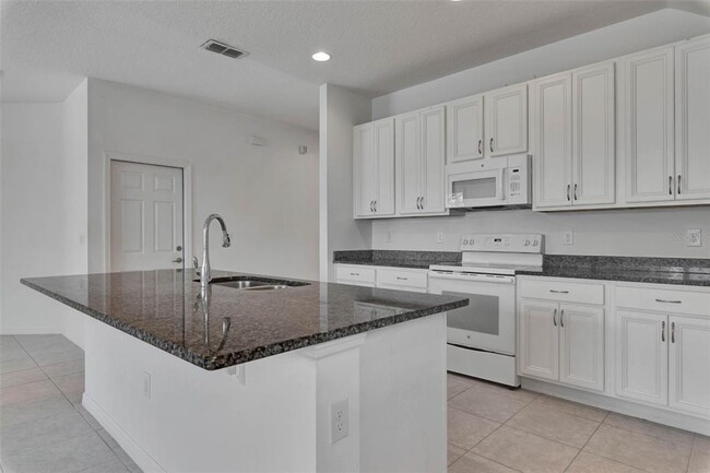 Building Photo - 2311 Victoria Dr