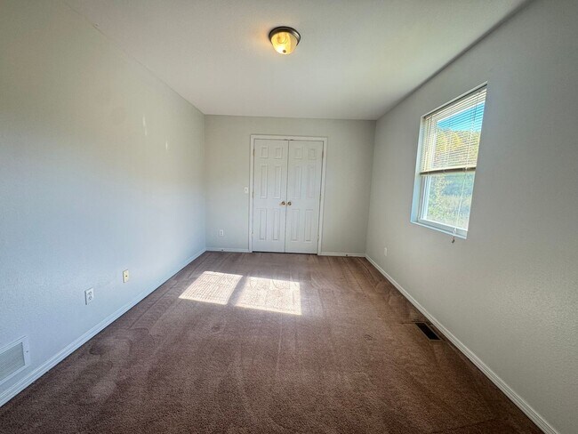 Building Photo - 24430 Sounder Ln