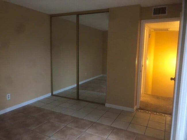 Building Photo - 1717 Vista Oaks Cir NE
