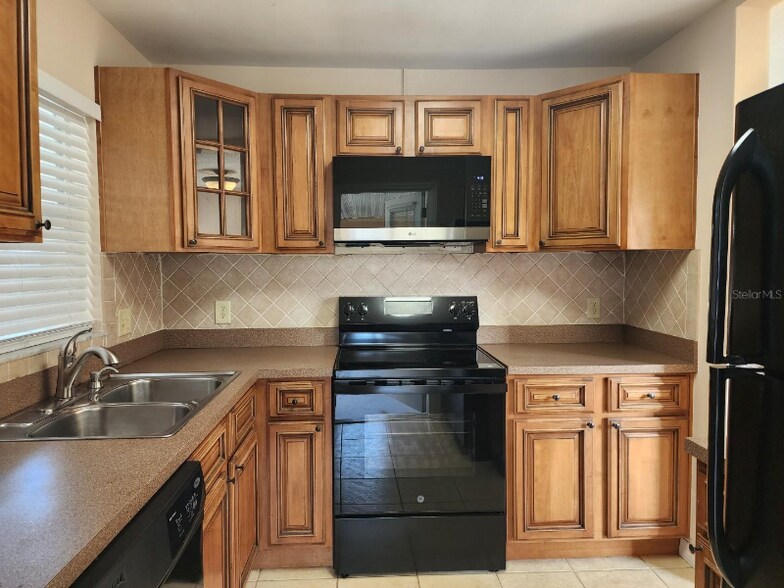 Building Photo - 3211 20th Ave W