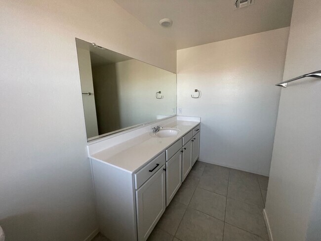 Building Photo - 35282 W Santa Clara Ave