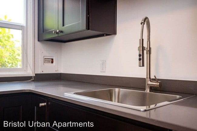 Building Photo - 3020 SE Waverleigh Blvd