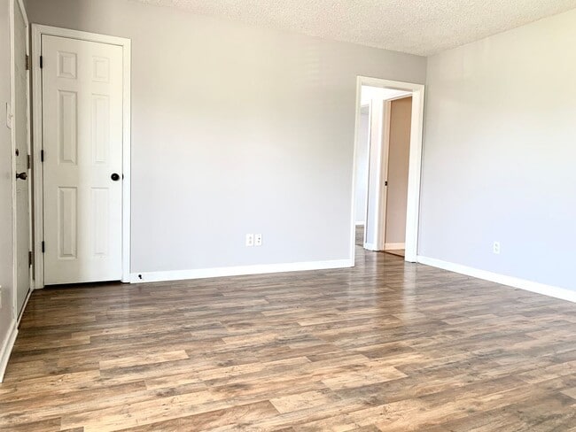 Building Photo - 1013 Mile High Dr