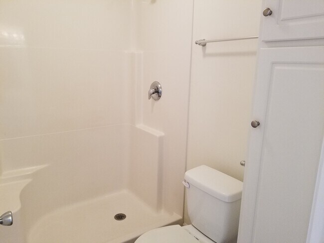 Building Photo - 211 Sunview Drive