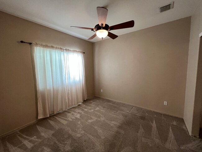 Building Photo - 3 BEDROOM HOME IN FALLS RANCH!