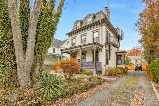 Building Photo - 46 Voorhis Ave