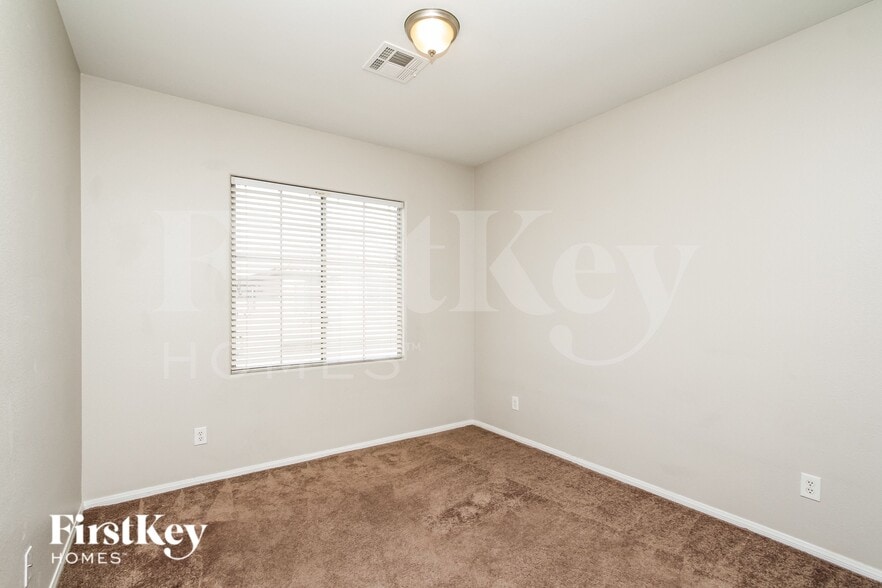Building Photo - 10678 Allegrini Dr
