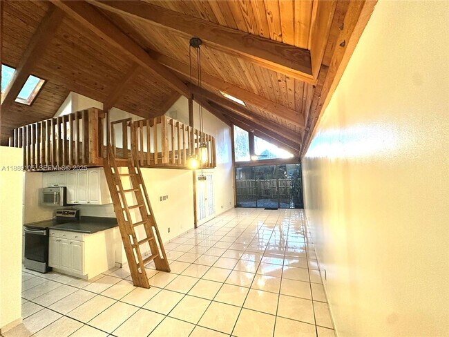 Building Photo - 497 N University Dr