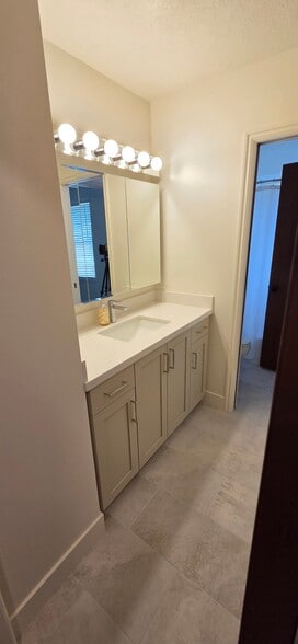 Building Photo - 386 W 1125 N