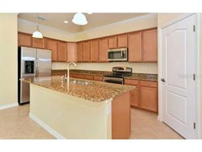 Building Photo - 4 bedroom, 3 bath, 2-car Garage