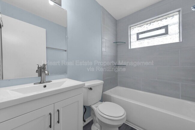 Building Photo - 880 N Meadows Ct