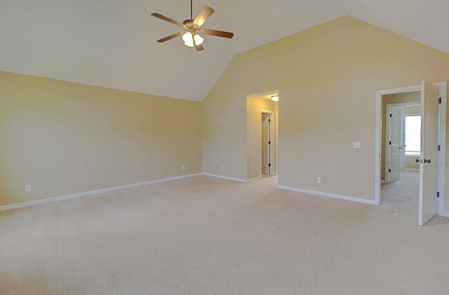 Building Photo - 935 Mustang Ln NE