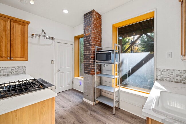 Building Photo - 2338 NW Hoyt St