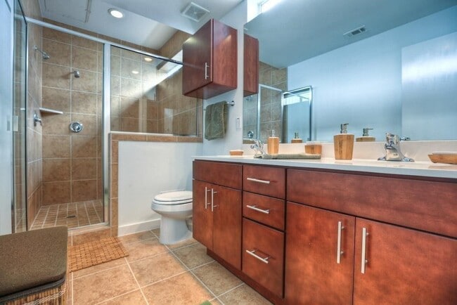 Building Photo - 317 Sydnor St