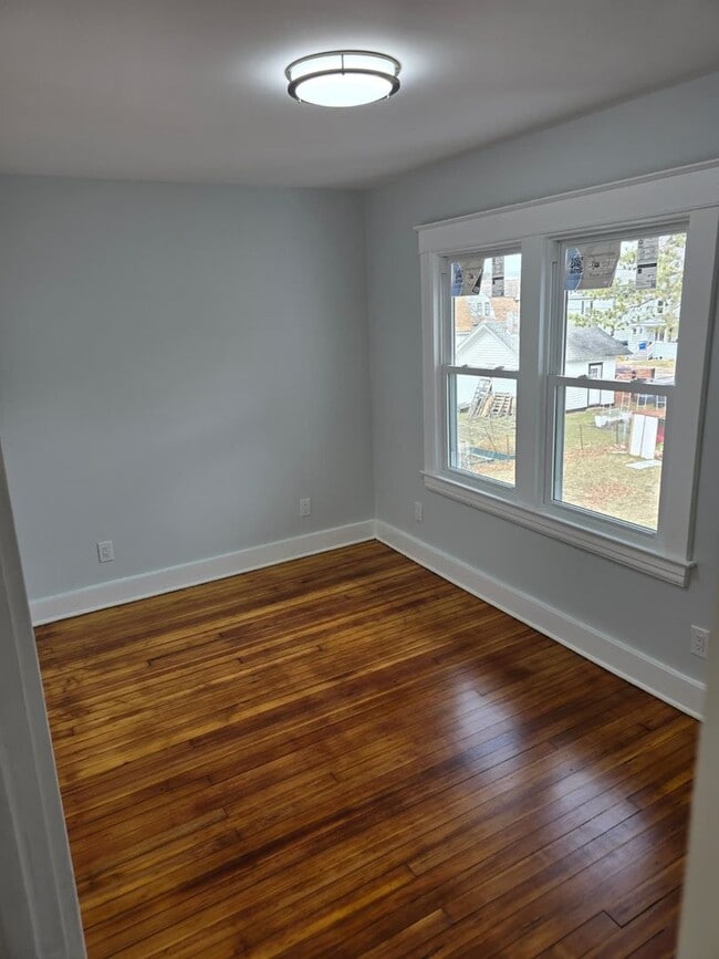 Building Photo - 1807 Riverview Dr