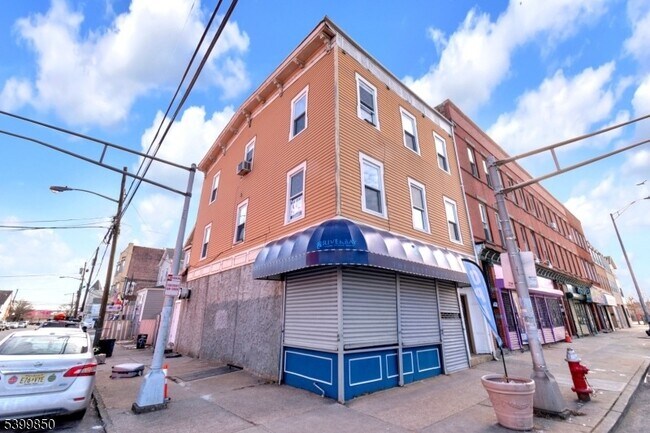 Building Photo - 95 1st St