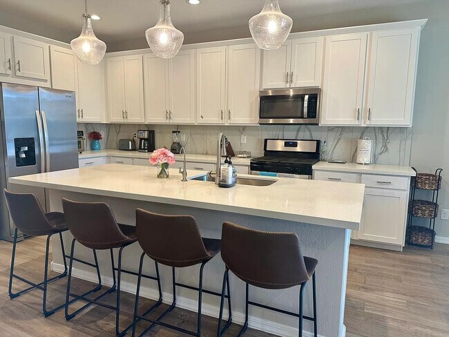 Building Photo - 10965 W Baden St