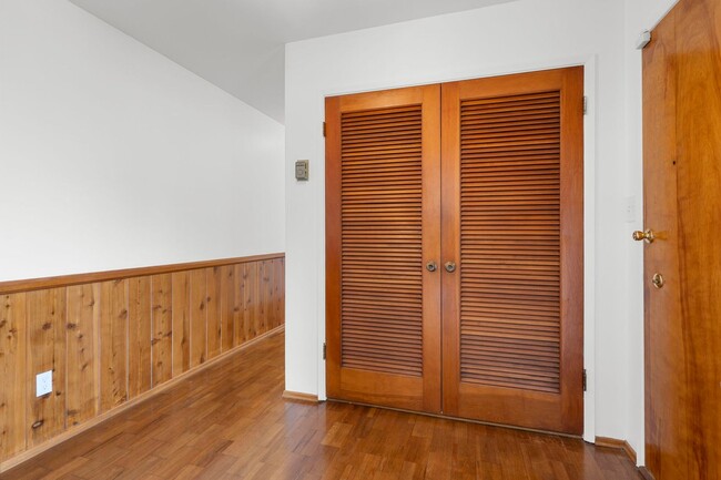 Building Photo - Charming 3 Bedroom 2 Bathroom Home in La M...