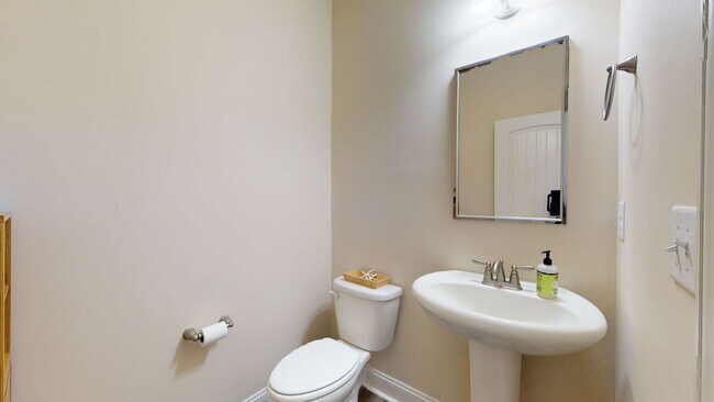 Building Photo - Holly Ridge 4 Bedroom