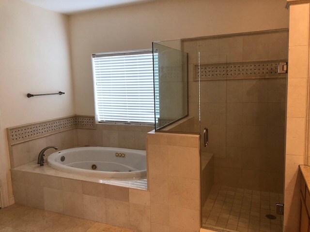 Jacuzzi jet tub - 1514 Palmer St