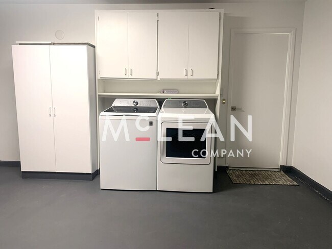 Building Photo - Gorgeous Home in Beautiful Community