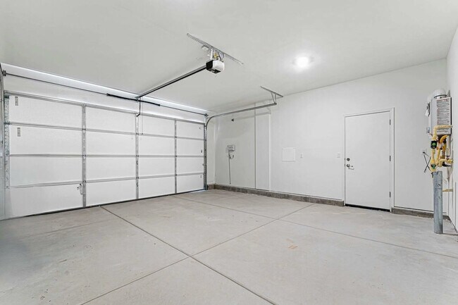 Building Photo - 2021 Maradona Dr