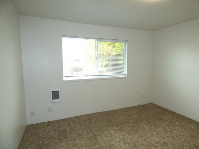 Building Photo - Lancaster Townhomes