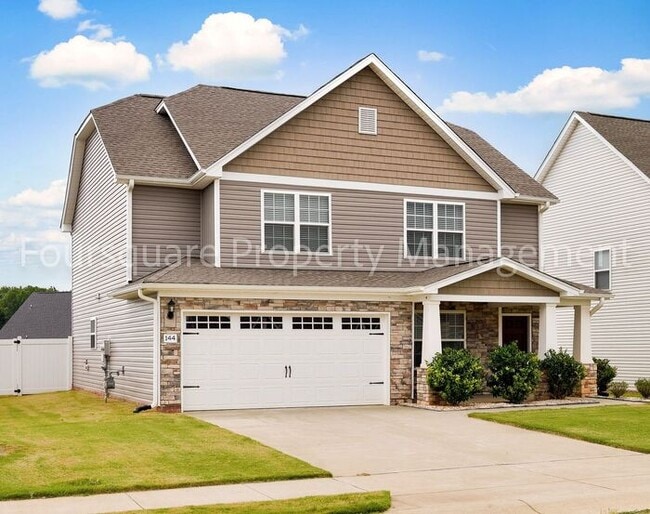 Building Photo - Spacious 3-Bed Home with Loft, Modern Kitc...