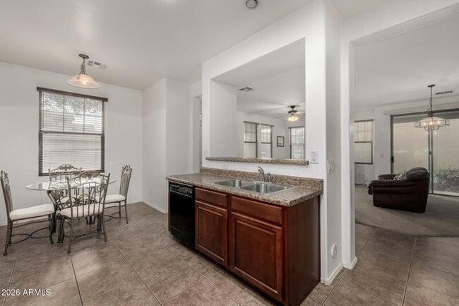 Building Photo - 2854 S Peel Dr