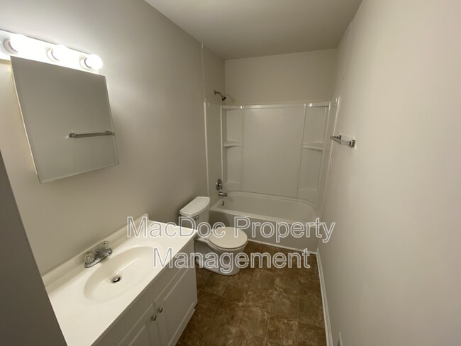 Building Photo - 104 Kings Mill Dr