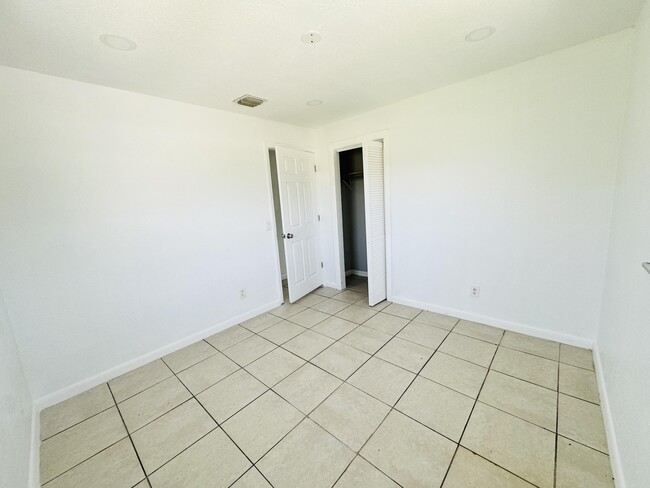 Building Photo - 1207 Ave K