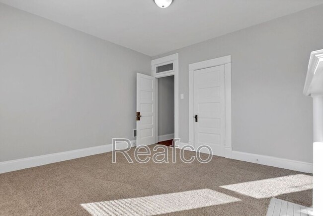 Building Photo - 1458 Bryden Rd