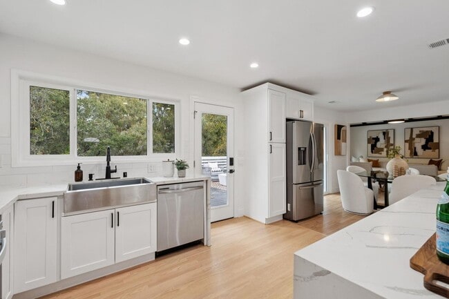 Building Photo - Updated Woodland Estates Home