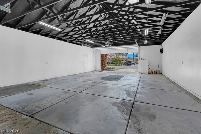 Building Photo - 9415 S Westwind Rd