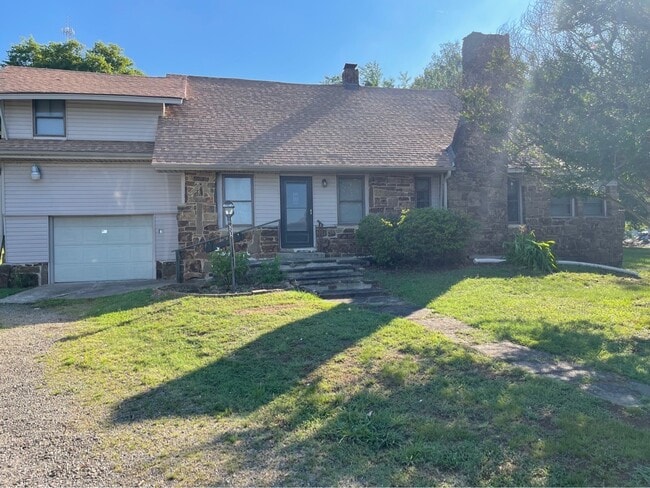 Primary Photo - 305 Durham Ave