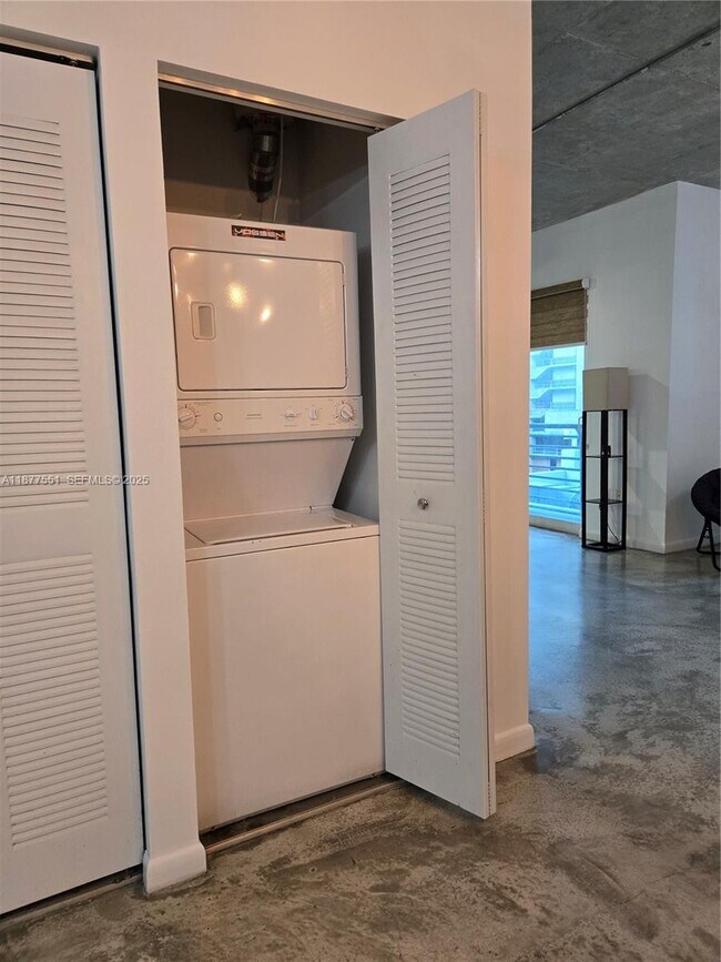 Building Photo - 234 NE 3rd St