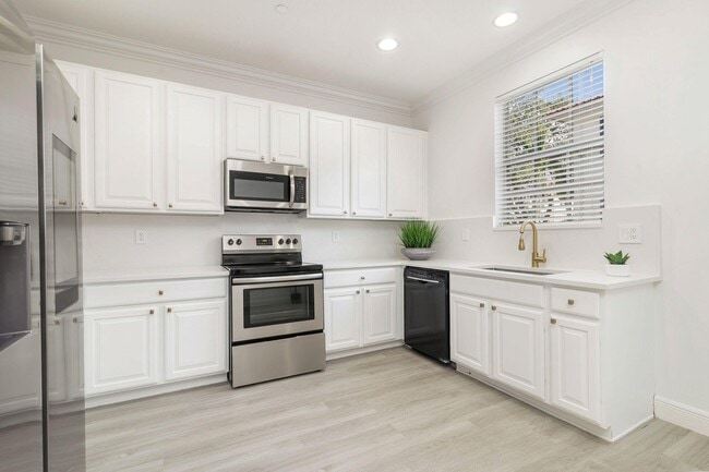 Building Photo - 2502 N Dixie Hwy