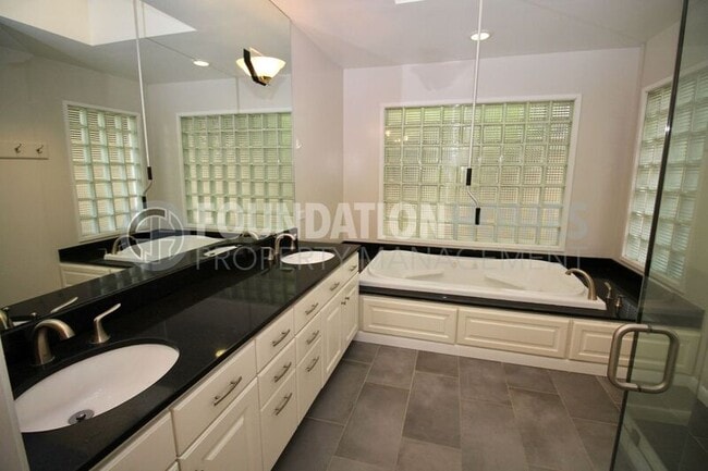 Building Photo - 133 Tiburon Blvd