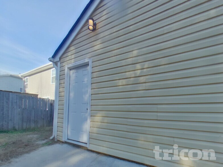 Building Photo - 225 Silver Fox Trail