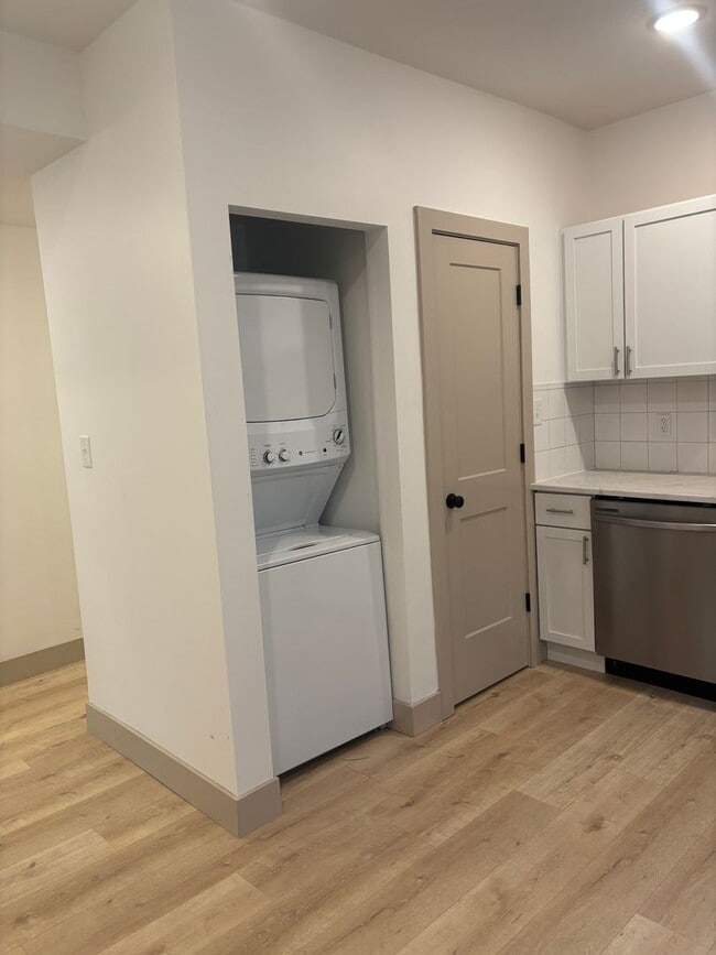 Building Photo - 308 W Worley St