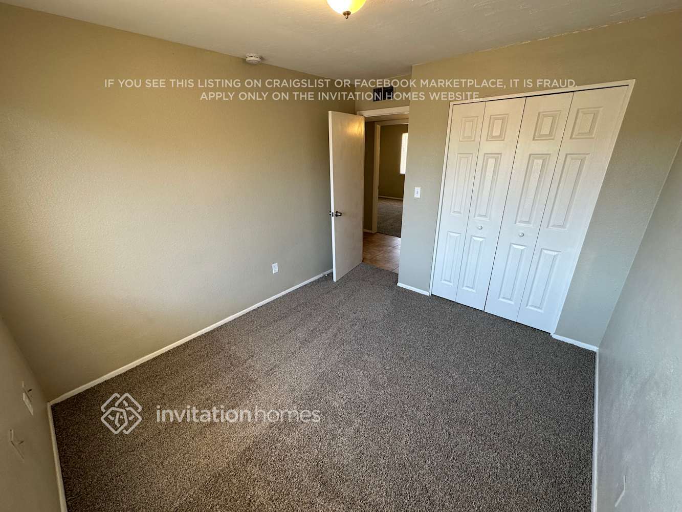 Building Photo - 5620 S La Rosa Dr